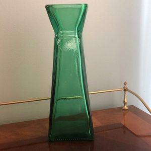 Beautiful design deep green vase